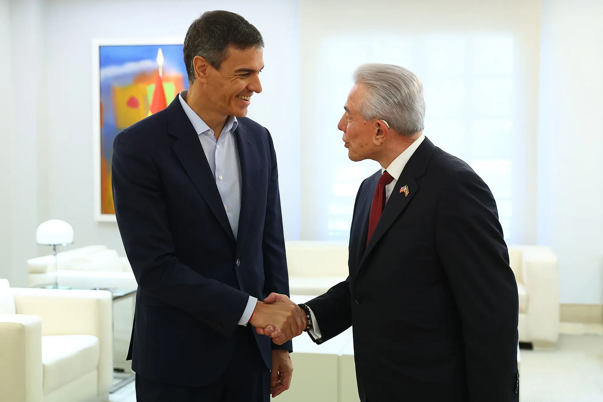 Sánchez meets US ambassador to Spain amid tensions with Trump