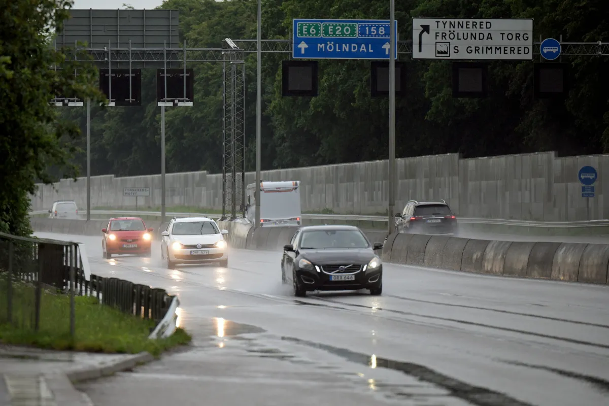 Long queues and fatal crashes mark Sweden's busy Midsummer weekend
