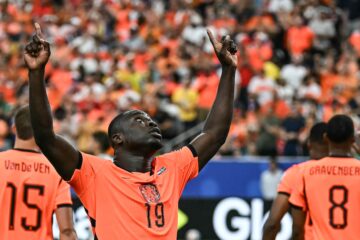 Koeman set to change forward line again, doubts over Brobbey