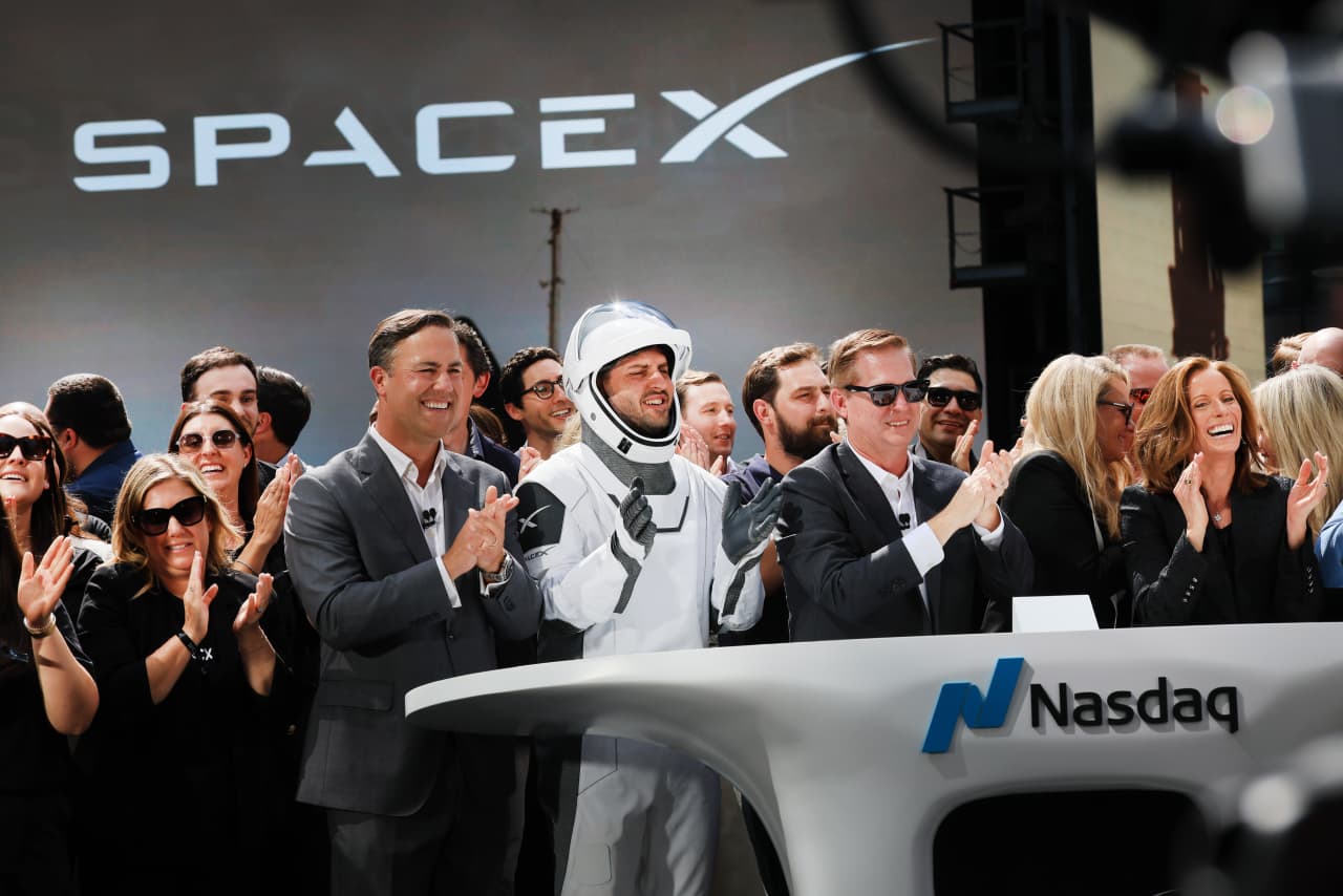 SpaceX sheds $400 billion in value as stock slides below its IPO-day closing price